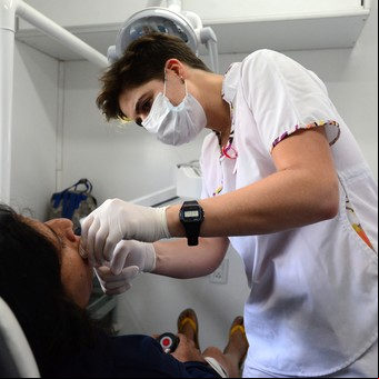 Vivir con dos tipos de cáncer a la vez: cómo se tratan y por qué crecen los casos como el de Navratilova