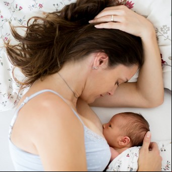 "Sos muy flaquita, tu leche no alimenta": las 10 barreras que hacen difícil dar la teta