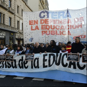 CTERA llama a un paro docente para el miércoles por la condena a un sindicalista que quemó gomas