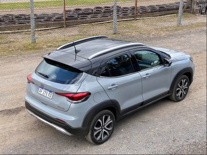 La versión Impetus del Fiat Pulse viene con la carrocería en dos tonos, con el techo negro.