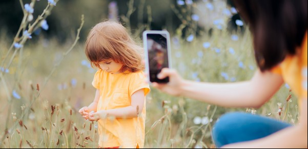 Una huella imborrable: por qué no hay que exponer la intimidad de los hijos en las redes sociales