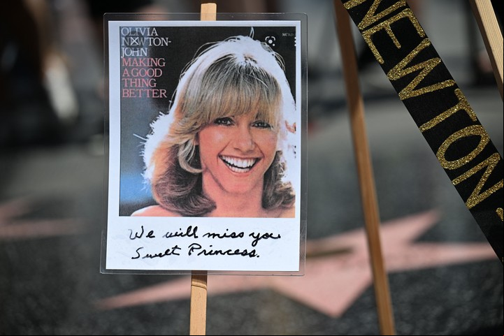 Más recuerdos en Hollywood para Olivia Newton-John. Foto AFP