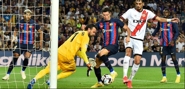 Barcelona fue pura decepción en su debut en LaLiga y Lewandowski no pudo gritar su primer gol oficial como culé