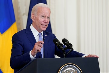 Joe Biden condenó el "brutal ataque" contra Salman Rushdie en Nueva York