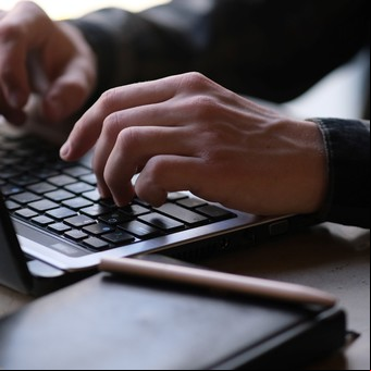 Cuáles son los 6 malos hábitos que arruinan para siempre las baterías de las notebooks