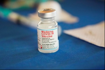Covid: Reino Unido aprobó la primera vacuna "bivalente" que protege contra las nuevas subvariantes de ómicron