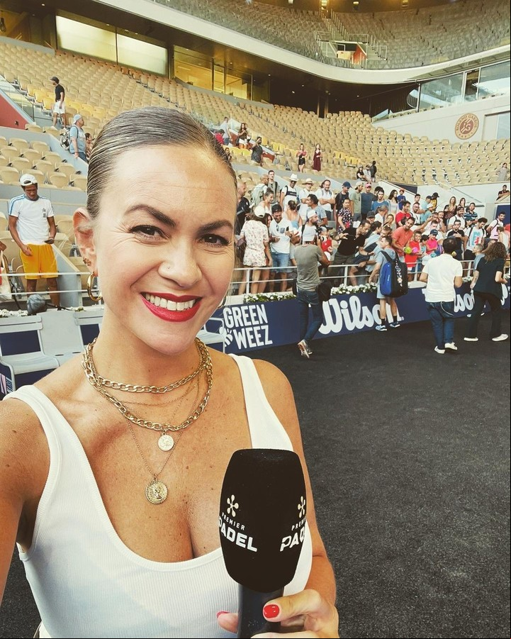 Bárbara, presente en la histórica presentación del pádel en Roland Garros.