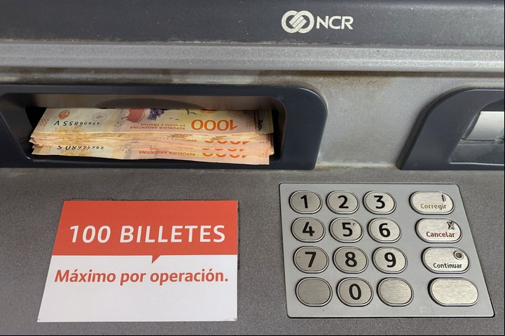 Si los intereses se capitalizan cada 30 días, al final se obtiene una ganancia mayor. Foto: AFP.