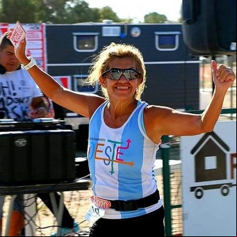 La abuela ultramaratonista que se entrena para correr 36 horas sin parar en Grecia