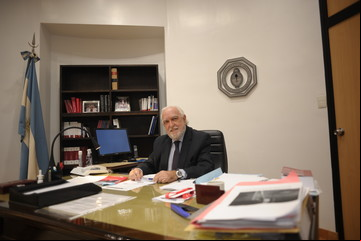 Ahora la AFIP denunció a Gil Lavedra y otros abogados que impulsaron causas por evasión impositiva contra empresarios K