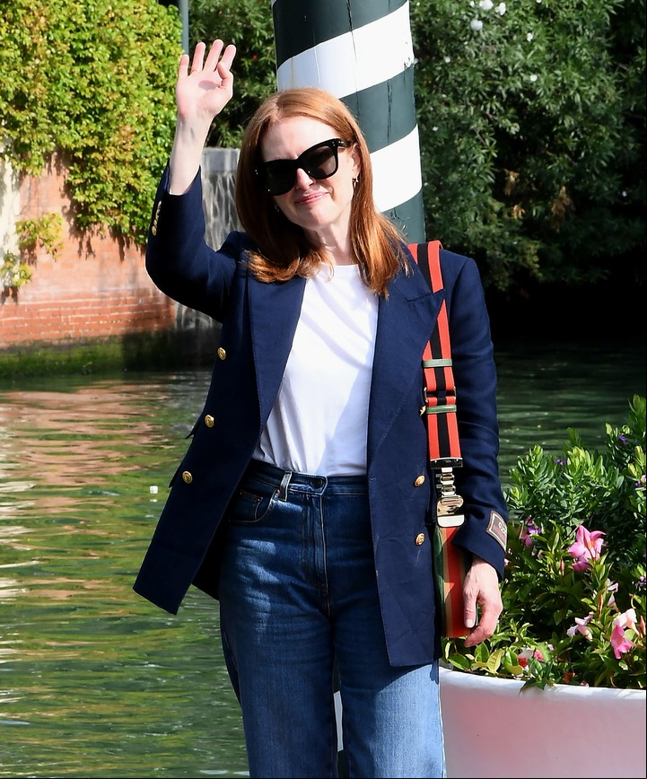 Julianne Moore, a su llegada al Lido de Venecia. Preside el Jurado que integra Mariano Cohn. Foto EFE