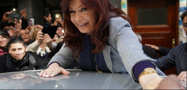 Desde La Cámpora advierten que "la gente no está dispuesta a que la encierren a Cristina Kirchner"