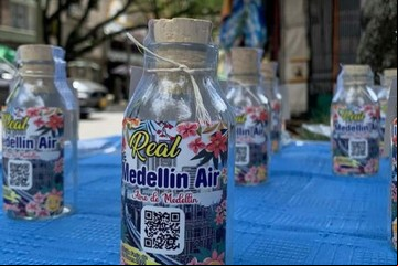 Increíble: gana decenas de miles de dólares al mes vendiendo aire embotellado