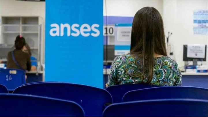 Tanto para hacer trámites como para cobrar se puede nombrar a familiares, curadores, abogados o procuradores. Foto: Archivo.