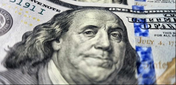 El dólar y la inflación, en el mismo baile