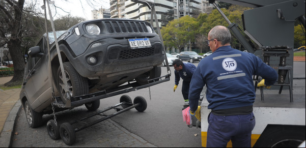 Grúas polémicas: después del acuerdo con Moyano, quedarán en manos de la Ciudad en 15 días