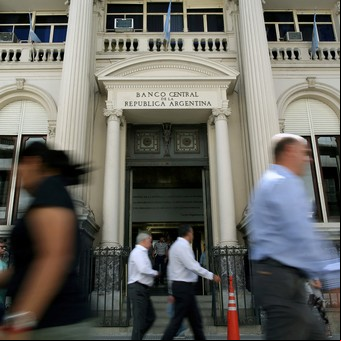 Dólar, inflación y crecimiento: qué prevén los expertos consultados por el BCRA para 2023
