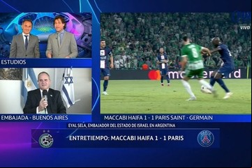 La sorprendente aparición del embajador israelí en Argentina en el entretiempo del partido de PSG