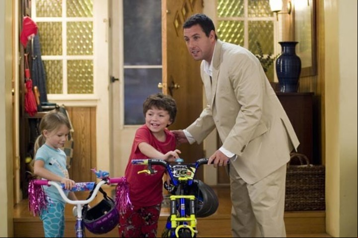 En "Click: perdiendo el control" hace de Samantha, hija del personaje de Sandler.