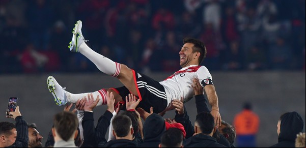 Leo Ponzio tuvo su despedida como futbolista con emoción, ovaciones y golazos en un repleto estadio Monumental