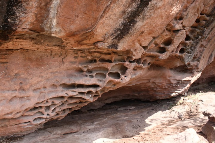 Las pinturas rupestres están en aleros y cuevas. Foto Córdoba Turismo.
