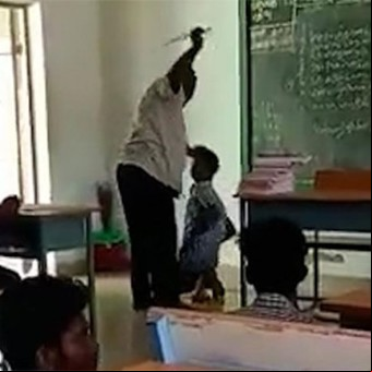 Un profesor mató a golpes a un alumno por un error ortográfico