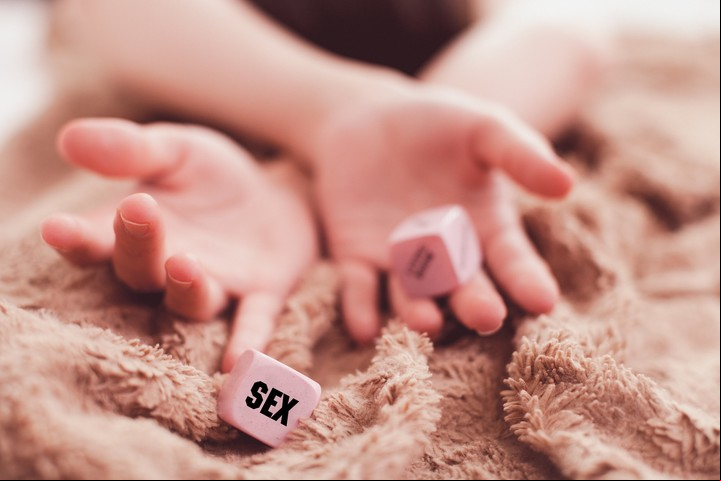 Las fantasías pueden cumplirse o quedar dentro del plano de la imaginación y, aún así, sumar al placer sexual. Foto ilustración Shutterstock.