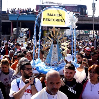 Peregrinación a Luján, EN VIVO: una posta para bautizarse y la emotiva despedida de dos hermanas, en el minuto a minuto de la caminata