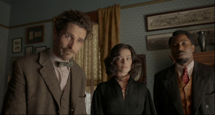 Christian Bale, Margot Robbie y John David Washington son los amigos protagonistas de "Amsterdam". Fotos Disney
