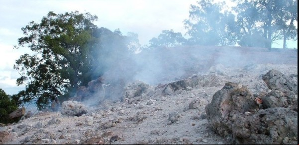 Un fuego lleva ardiendo 6.000 años en una montaña australiana y no encuentran la explicación