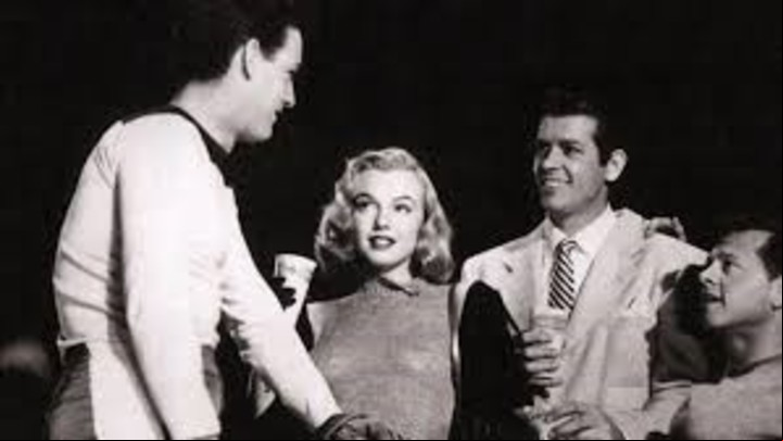 Marilyn Monroe en una escena de Ruedas de Fuego, película de drama deportivo de 1950.