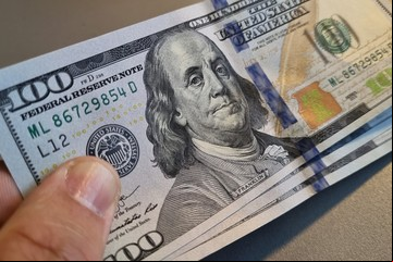 El dólar subió por tercer día consecutivo y ya roza los $ 1.200