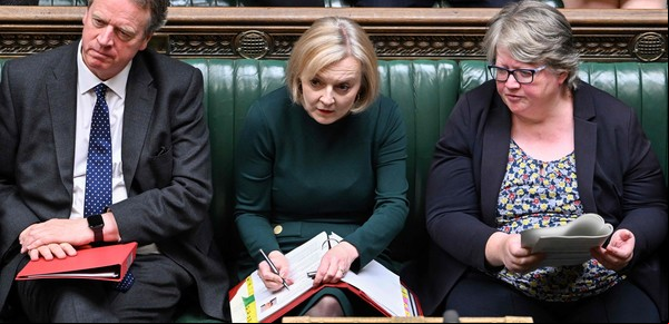 Reino Unido: El Partido Conservador ya analiza cuándo y cómo echar a Liz Truss