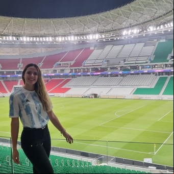 La argentina que vive en Qatar hace 6 años y fue elegida 'fan líder' por el Comité organizador del Mundial