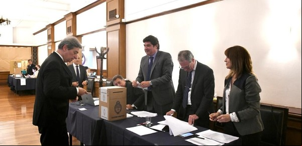 Espionaje a familiares del ARA San Juan: apartaron al juez Alejandro Slokar para decidir sobre el sobreseimiento de Mauricio Macri