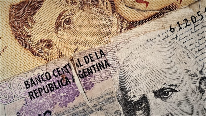 Al Banco Central se pueden llevar pesos en mal estado para canjear, pero no reciben dólares.