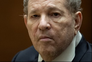 "Mire a mi cliente: no es Brad Pitt o George Clooney": el polémico argumento del abogado de Harvey Weinstein para justificar sus ataques sexuales