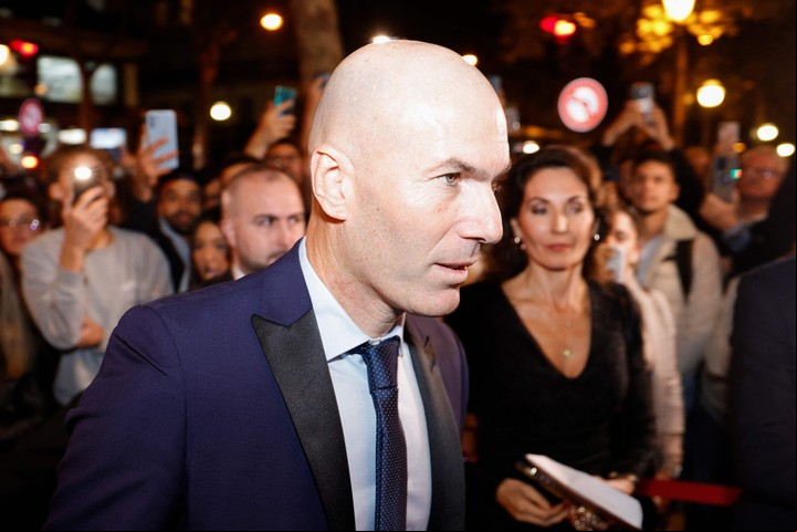 Zidane quedó envuelto en una polémica grande sin haber dicho ni una palabra. Foto: Geoffroy Van der Hasselt / AFP)