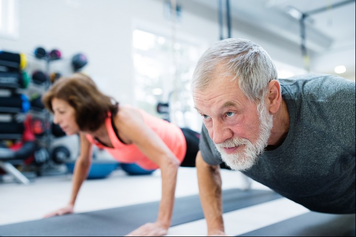 El entrenamiento de fuerza ayuda a ganar masa muscular. Foto: Shutterstock
