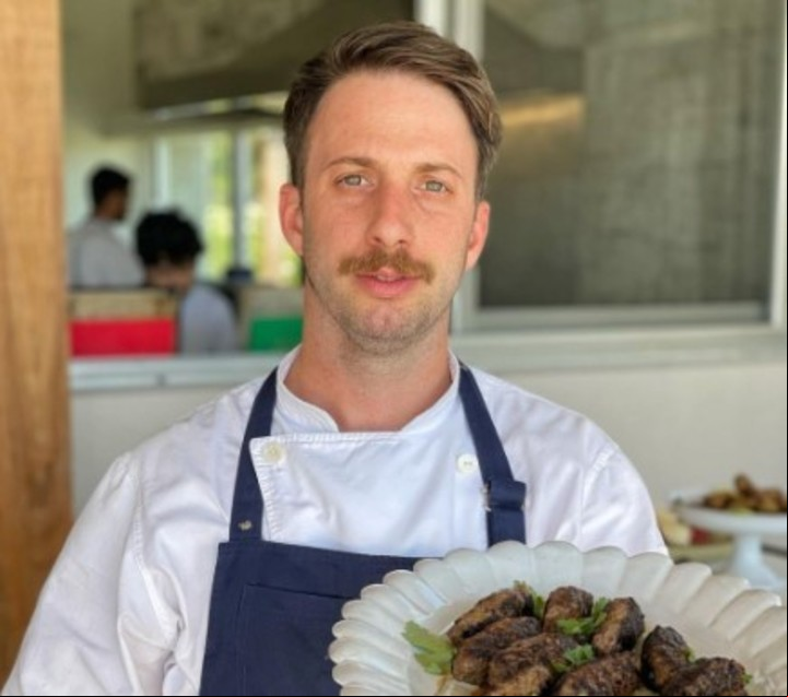 Maxi Van Oyen cocina en Café Margot.