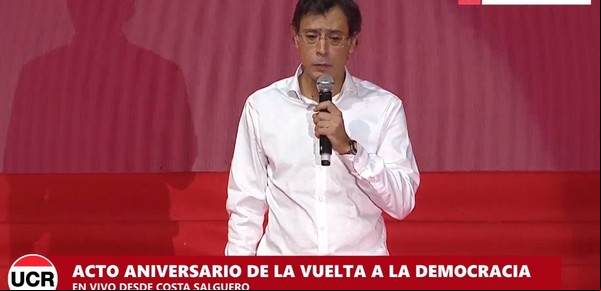 El hijo de Julio Strassera fue el primer orador del acto de la UCR y destacó el rol de Raúl Alfonsín en el Juicio a las Juntas