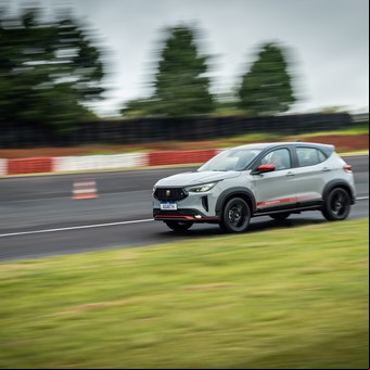 Análisis del Abarth Pulse, cómo anda la versión picante del SUV compacto