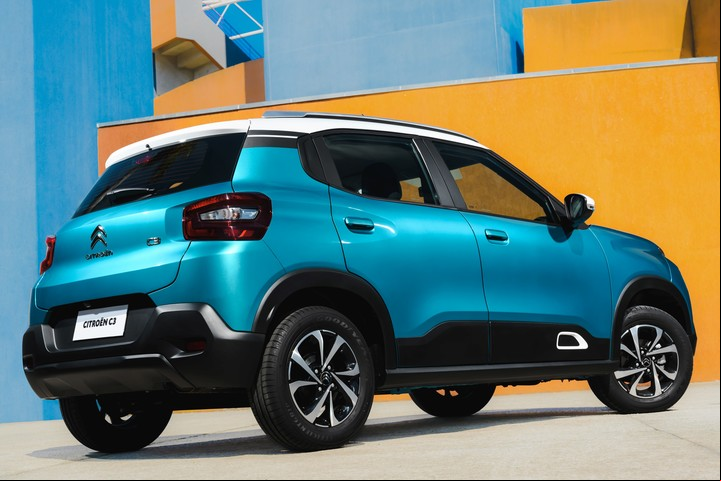 Una mayor distancia del suelo (180 mm) le permite al CItroën C3 moverse por caminos rotos sin problemas.