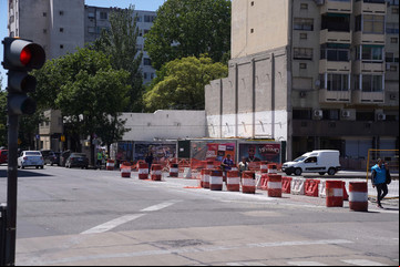 Polémica por un edificio demolido para hacer el Metrobus: la ciudad quiere vender el terreno