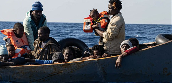 Europa quiere cambiar la "ley del mar" para devolver los migrantes a África