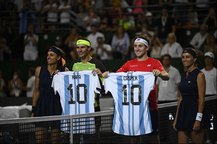 Rafa y su última visita a Buenos Aires, en noviembre de 2022, para jugar una exhibición junto a Gabriela Sabatini, Casper Ruud y Gisela Dulko. Foto: Luis ROBAYO / AFP.