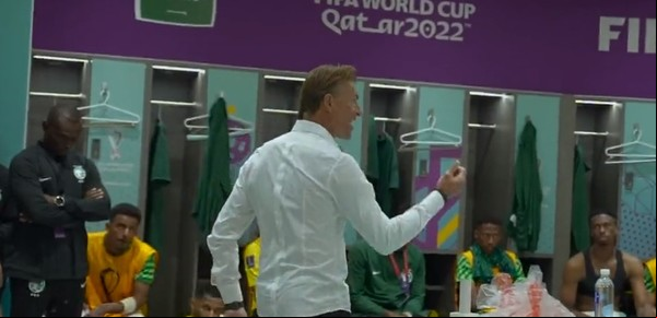 "¿Quieren una foto con Messi? ¡Tienen que presionarlo!", el fuerte mensaje del técnico de Arabia Saudita en el entretiempo contra Argentina