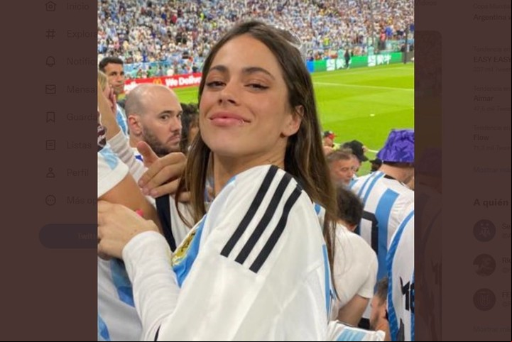 Tini Stoessel fue a Qatar para alentar a Rodrigo De Paul. Foto: Twitter.