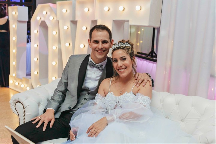 Los novios dieron el sí en una emocionante boda. Foto: Nadia Flijer.