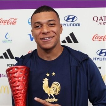 Kylian Mbappé y el particular motivo por el cual se niega a posar con el logo de la marca que entrega el premio MVP